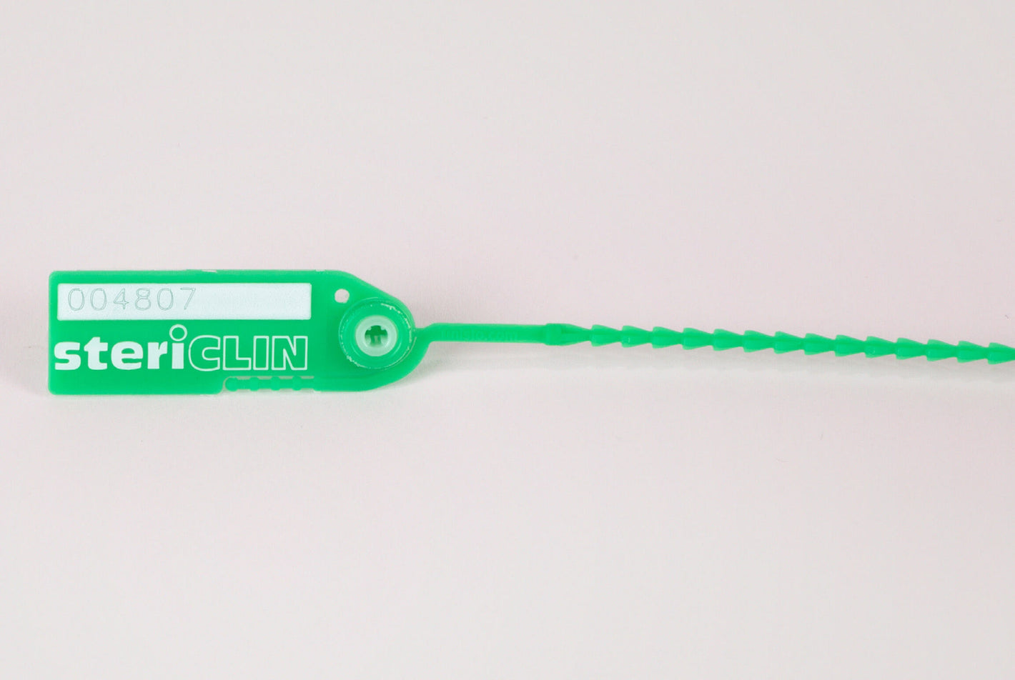 Security seal made of polypropylene, green, with removal aid / consecutively numbered 100 pcs.